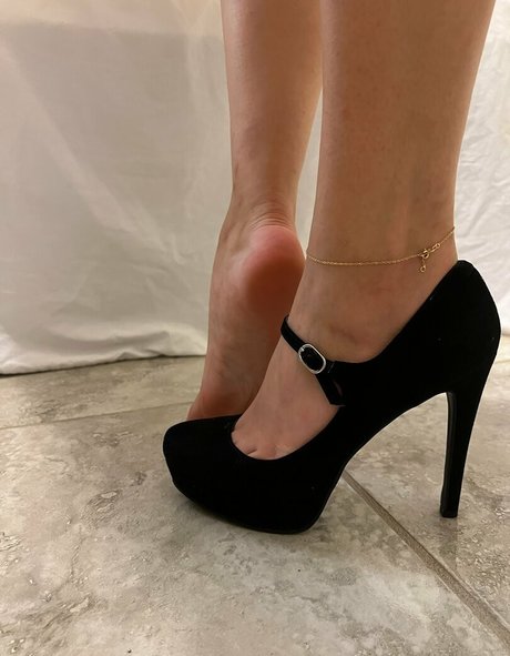 walkingaia model pornographic photo