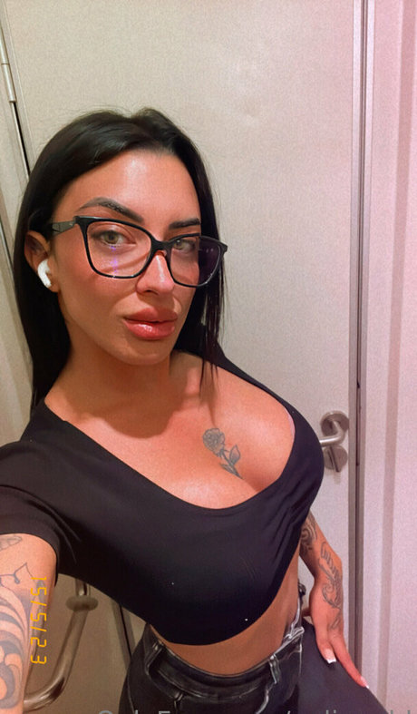 neliagold pretty actress gallery