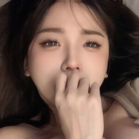 X nainnn art model img