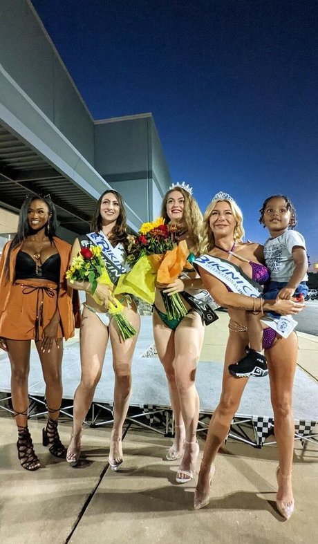 thatdarn foxx nude pornstar gallery