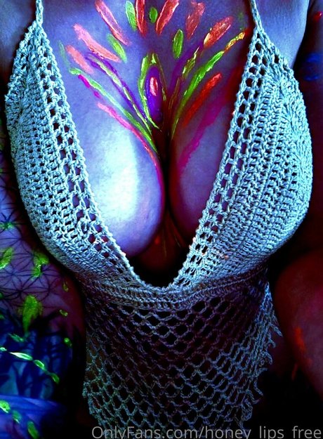 honey lips gold model nice photos