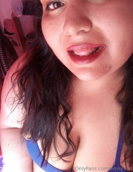 emily726 naked model picture