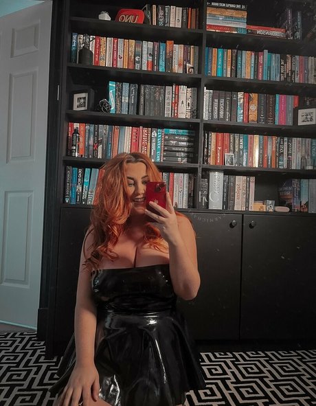 kellycarmichael naked model photo