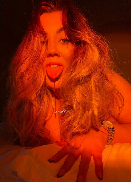 kellycarmichael star hot photos