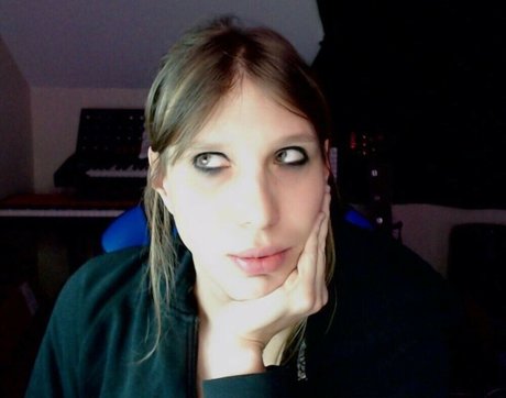 noctiflora naked model img