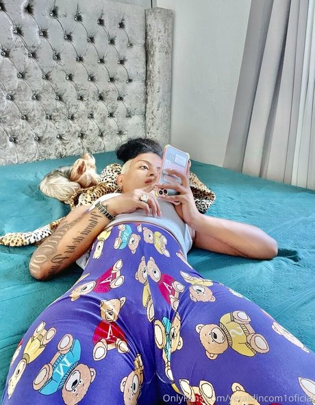 yeraldincom1oficial pornstar nice photo