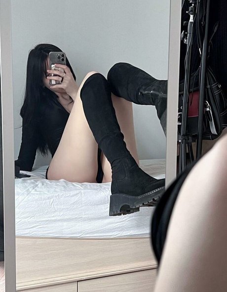 beexfia naked pornstar image