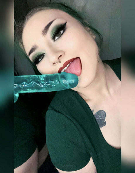 Spicy Siren star sexy image