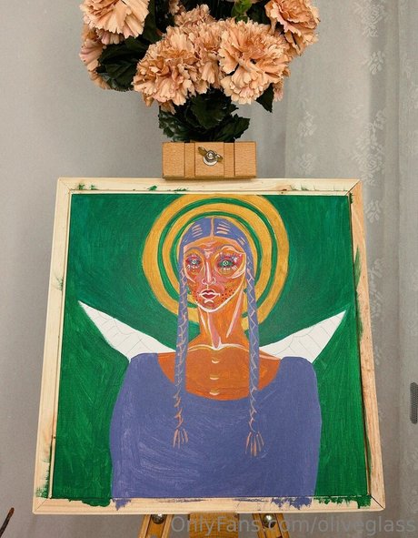 oliveglass exclusive model picture