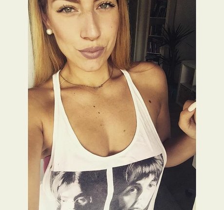 AnotherFaker pretty actress photos