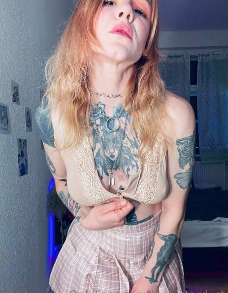 lucy kinky pornstar image