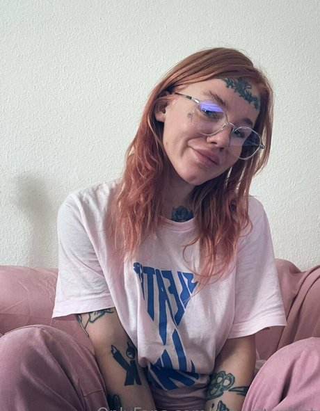 lucy kinky pornstar free gallery