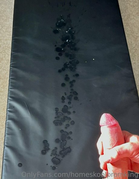 homeskoolpromking naked actress pictures