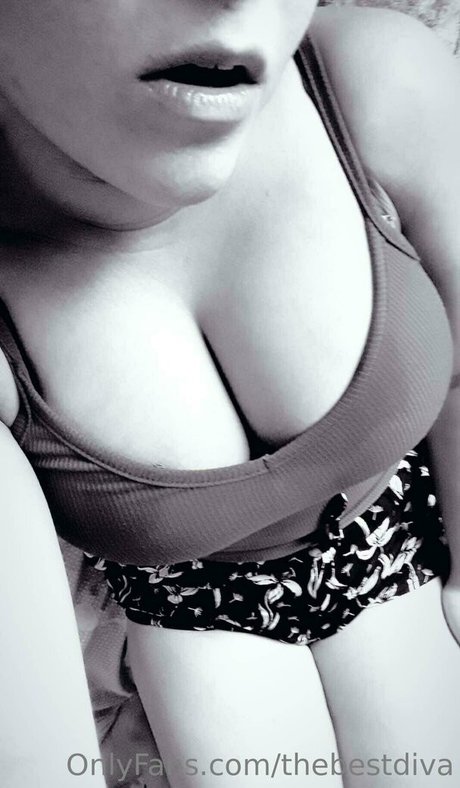 yourfavoriteforeva nude model img