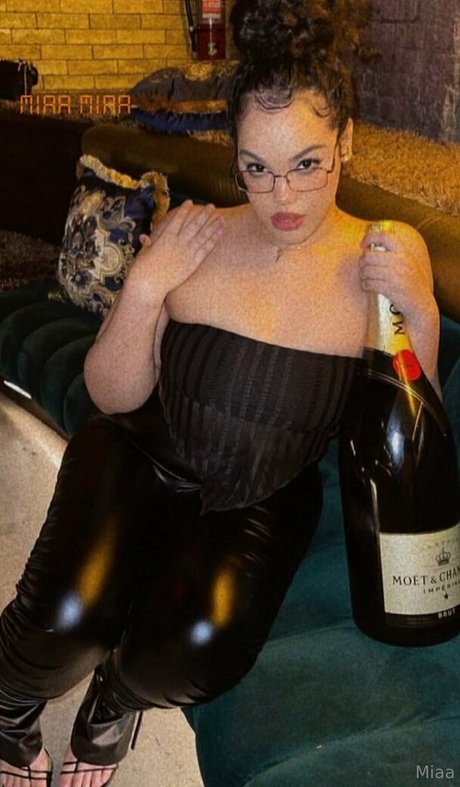 miaayourgirl star sexy gallery