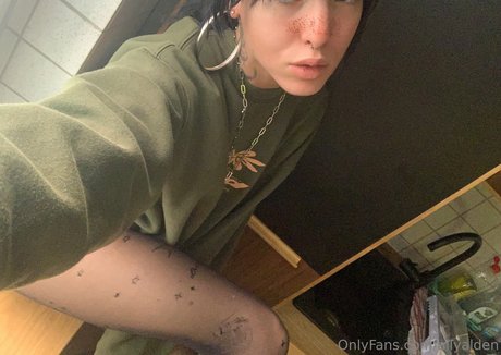 allyalden beautiful pornstar picture