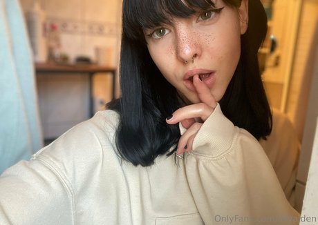 allyalden nude star pictures