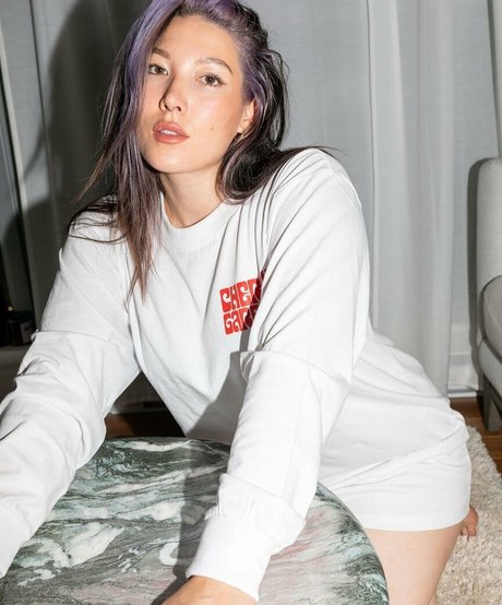 Maxine Lucille model porn img