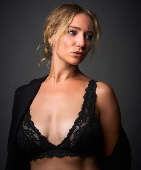 Sandra Amalia sex pornstar gallery