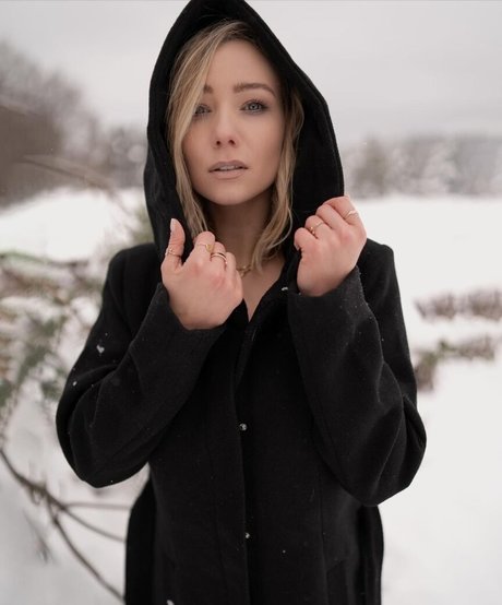 Sandra Amalia exclusive model images