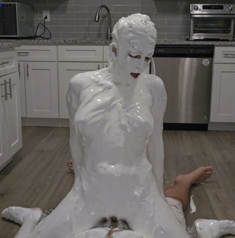 BehindTheApron hot pornstar img