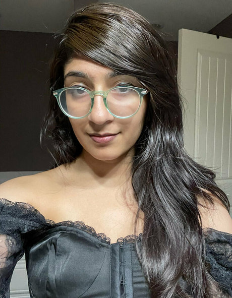 Currymyfavor nude model image