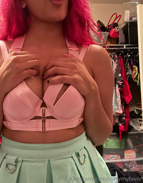 Currymyfavor star hot pictures