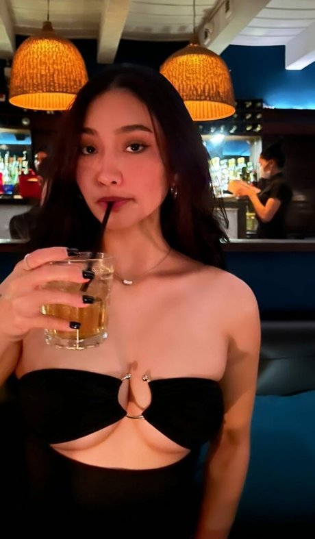 salysaouk model hot photo