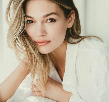 Julia Miller model exclusive pic