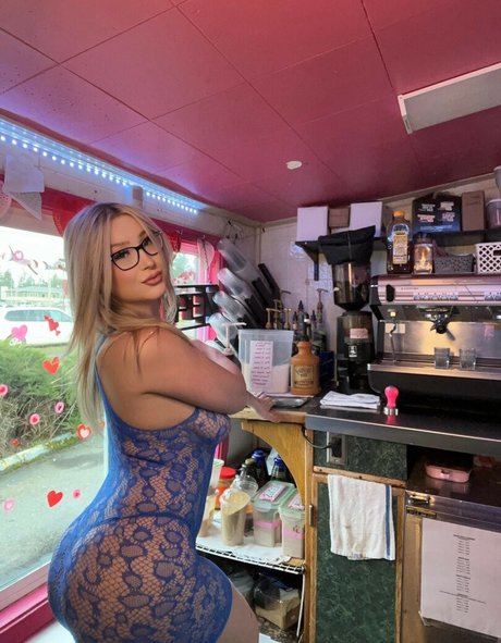 Stacked Blonde pretty model pictures