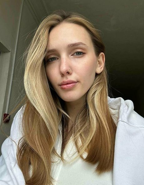 i lina porn model photo