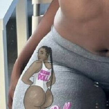 Noemidoll perfect model photo