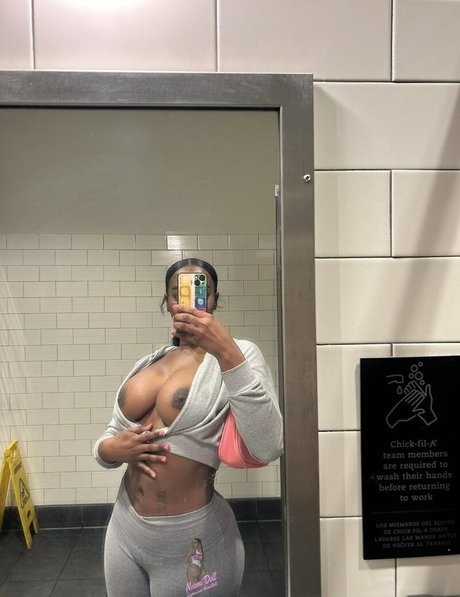 Noemidoll art model pic