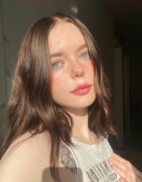 secretakame pretty actress picture