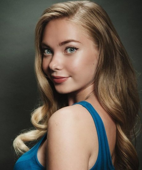 Emilia McCarthy actress photo