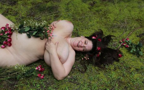 Stella R Galaxy nudes actress photo