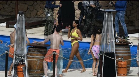 Deepika Padukone sexy actress pics