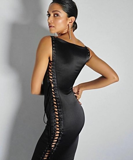 Deepika Padukone nudes pornstar photo