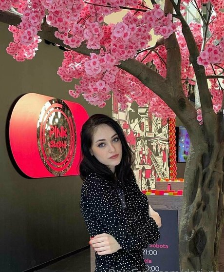 monicawollf free actress galleries