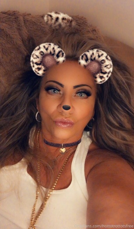 hottotrottotsfree beautiful pornstar img