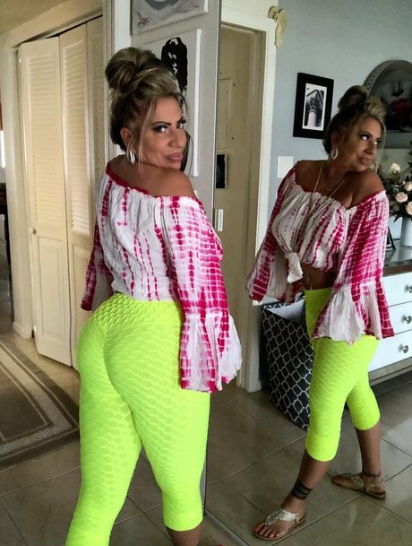 hottotrottotsfree erotic model archive