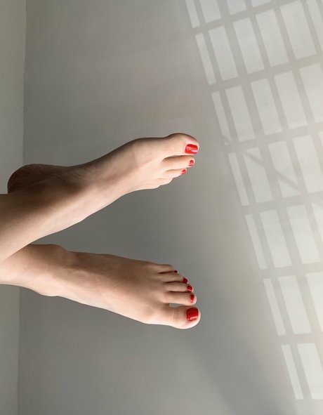 cokome model nude picture