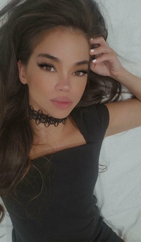 Angelina Moon pretty model image