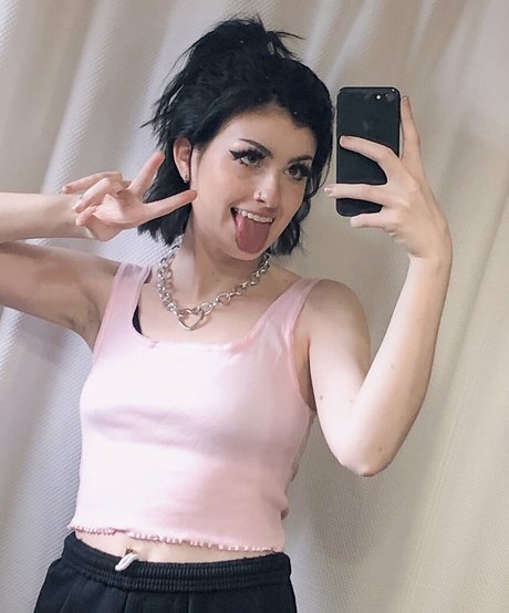 Colliscool naked star pic