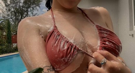 Nikki Natural pornstar xxx gallery