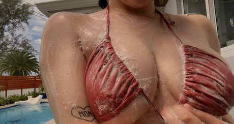 Nikki Natural star porn photos