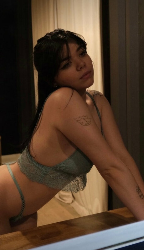 Nikki Natural sex pornstar photo