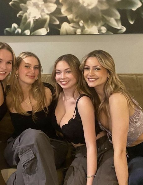 ilinamcqueen naked model pics