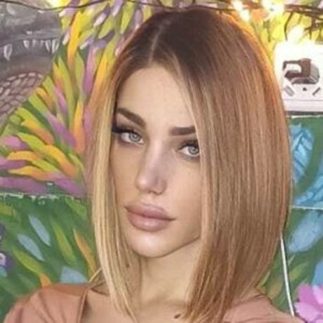 TsLindsayPrat high quality actress photo