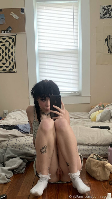 bunniegutzz pornstar nudes image